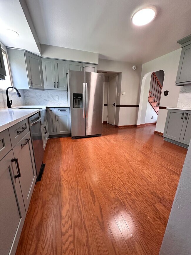 Building Photo - Pembroke Manor-4 bedroom 2.5 bath Single f...