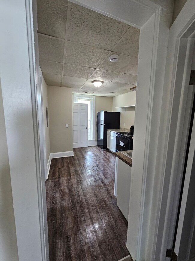 Building Photo - 114 N 7th St