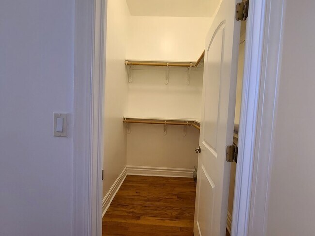 Building Photo - 4856 S Prairie Ave