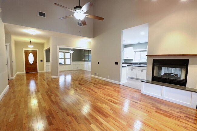 Building Photo - 8205 Mescalero Dr