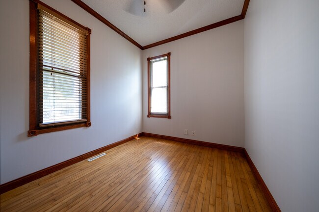 Building Photo - 1417 6th St NE