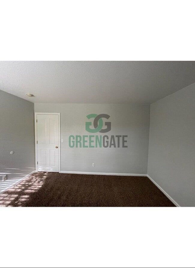 Building Photo - Two story 4 bedroom, 2.5 bath home in Stoc...