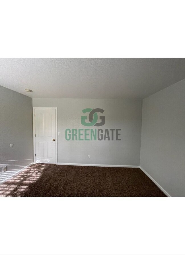 Building Photo - Two story 4 bedroom, 2.5 bath home in Stockton! AVAILABLE NOW!!