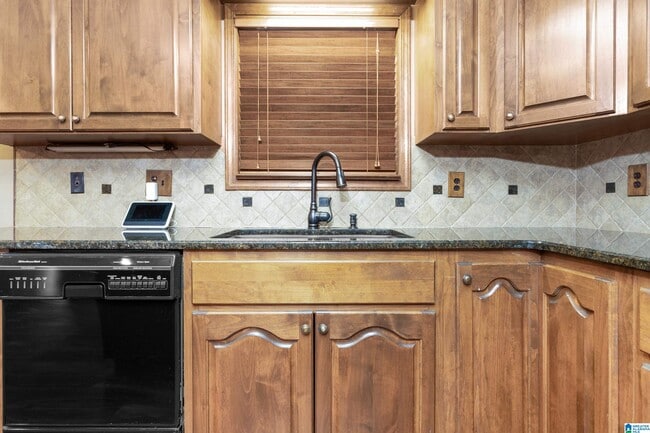 Building Photo - 1524 Highland Dr