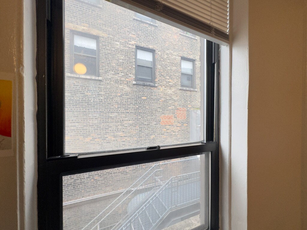 Building Photo - 3345 N Marshfield Ave