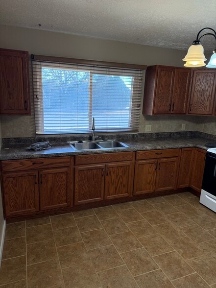 Building Photo - 338 E Jewell Ave