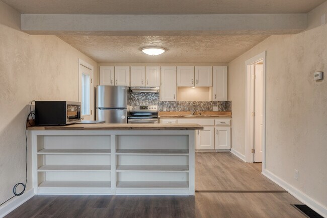 Building Photo - 616 11th St W