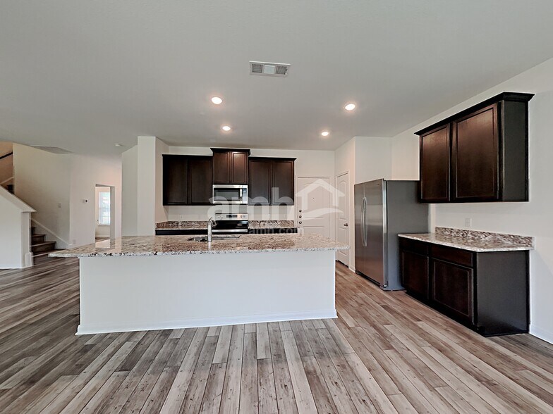 Building Photo - 1319 Treeta Trail