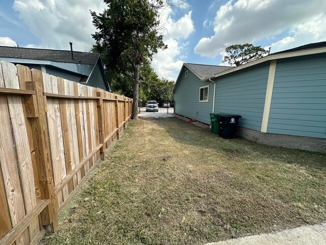 Building Photo - 7811 Helmers St