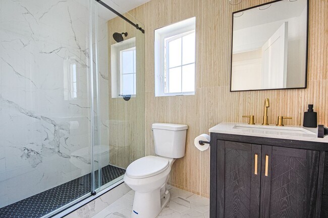 Building Photo - Luxury Living with Massive Private Yard in Downtown Burbank!