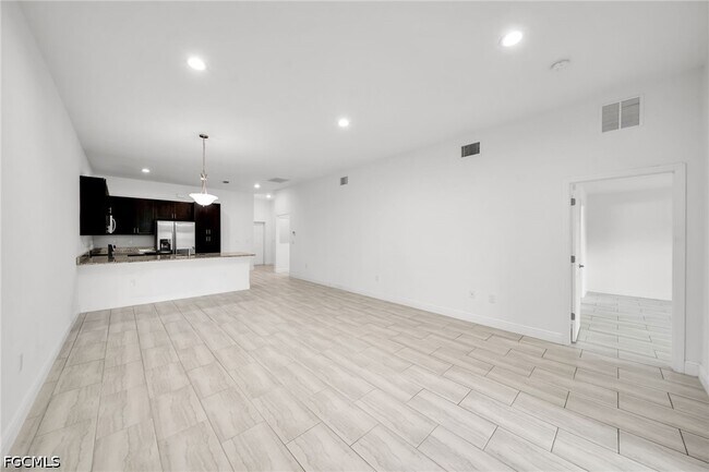 Building Photo - 318 SW 7th Terrace