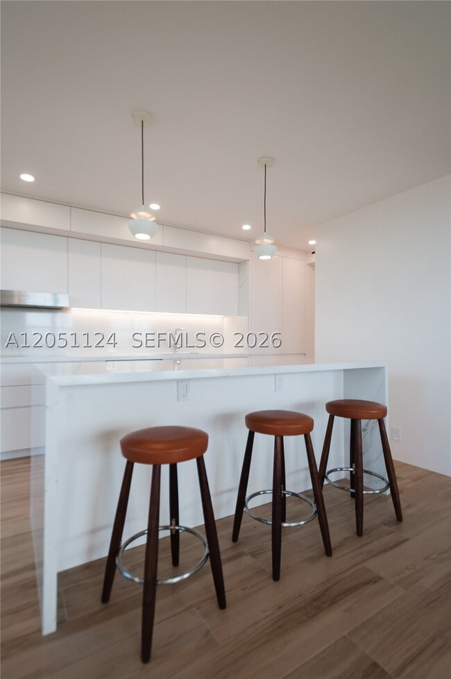 Building Photo - 1121 Crandon Blvd