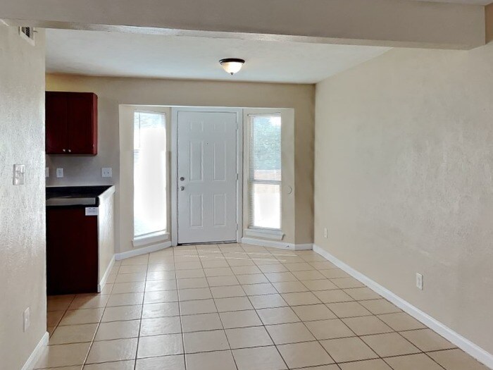 Building Photo - 1386 Southridge Dr