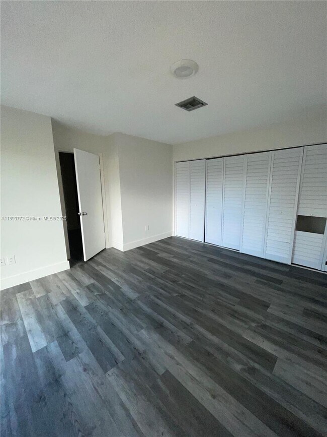 Building Photo - 4300 Landar Dr