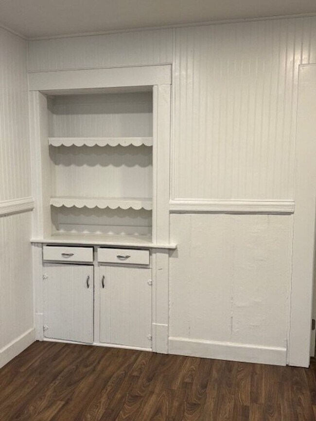 Building Photo - Charming Historic 3BR / 2B Home with Modern Comforts – Available Now!