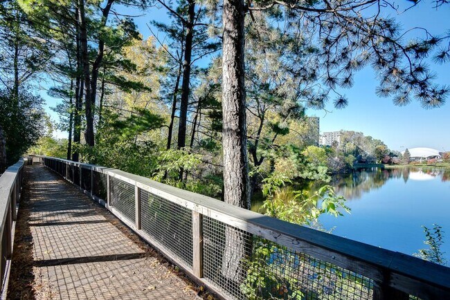 Building Photo - 4820 Park Commons Dr