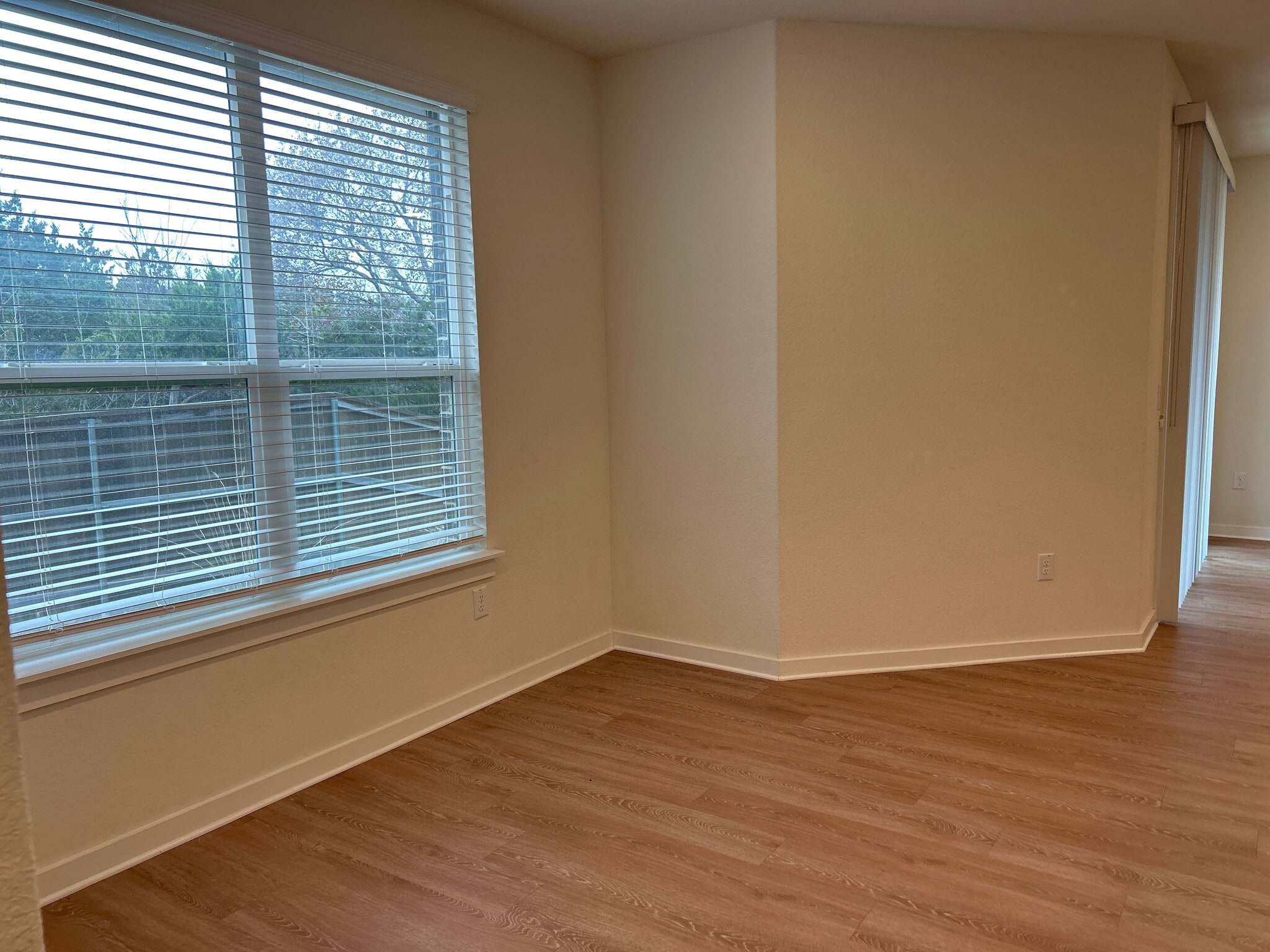 Building Photo - Room in House on Ruger Pass