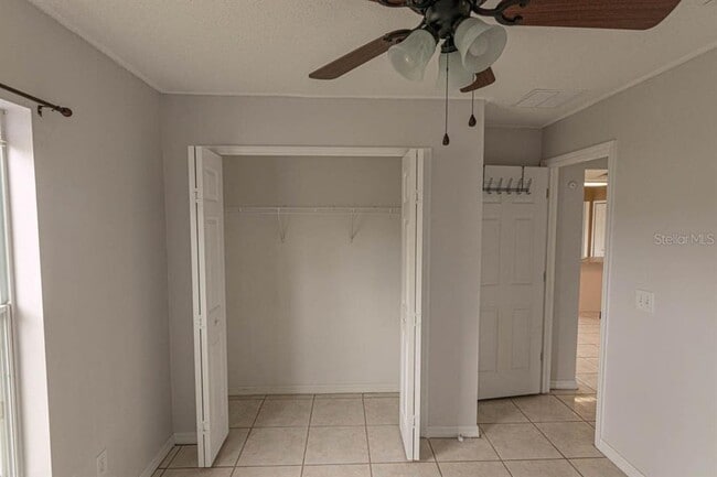 Building Photo - 233 E Gardenia Dr