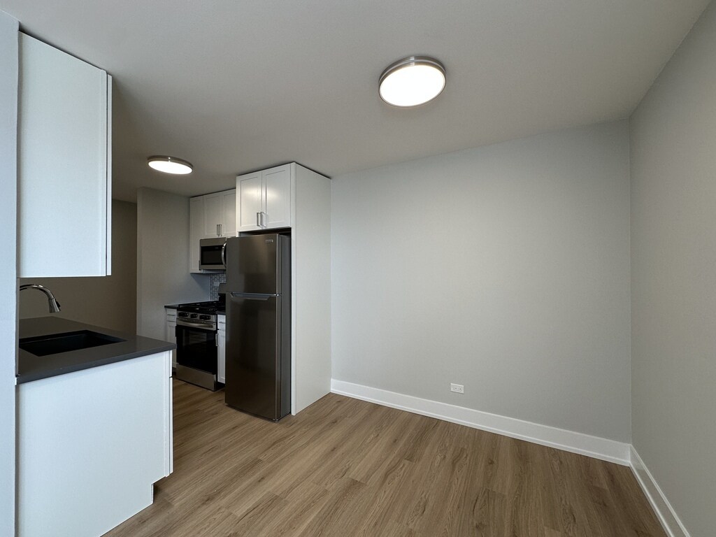 Building Photo - 535 W Aldine Ave