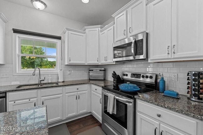 Building Photo - 2025 Alder Ln