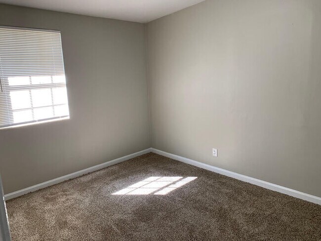 Building Photo - Charming & Newly Renovated 4-Bedroom, 2-Ba...