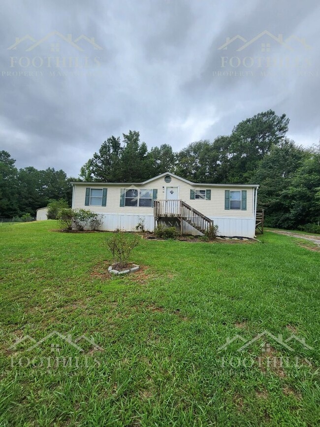 Building Photo - Country Comfort on Half an Acre – 3BR/2BA ...