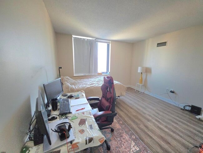 Building Photo - 526 Pacific Ave