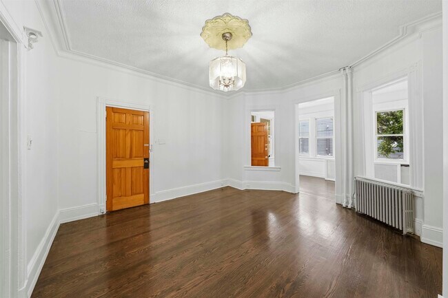 Building Photo - 1307 10th St