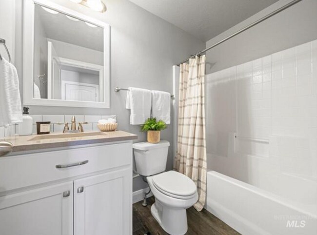 Building Photo - Beautiful North Meridian Home with Upgrade...