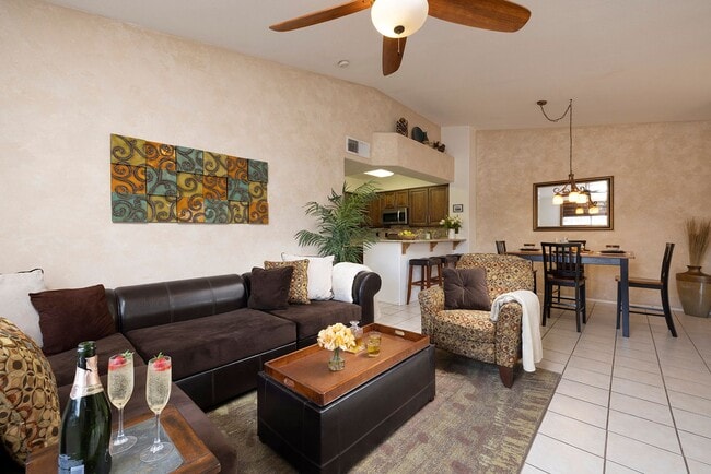 Building Photo - Entertainer's 2 Bd, 2 Bth Furnished Summer...