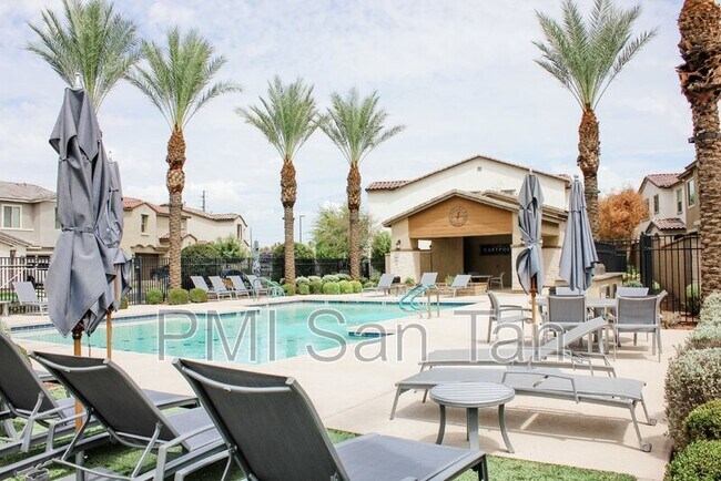 Building Photo - 4754 E Olive Ave