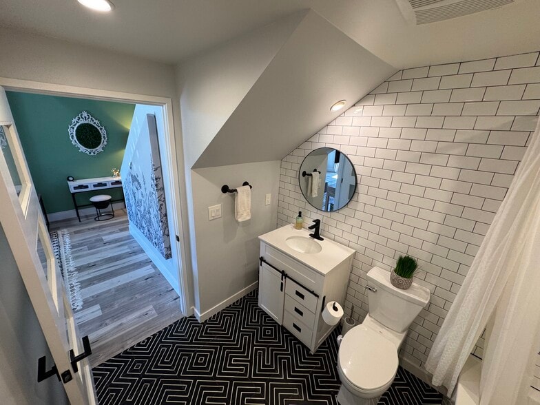 Building Photo - 22120 Rolling Ridge Dr