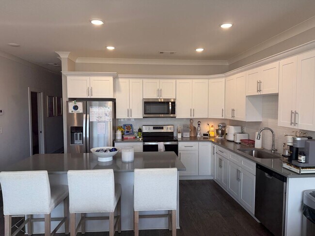 Building Photo - Fully Furnished 3 Bed 3.5 Bath Townhouse in Stillwater!