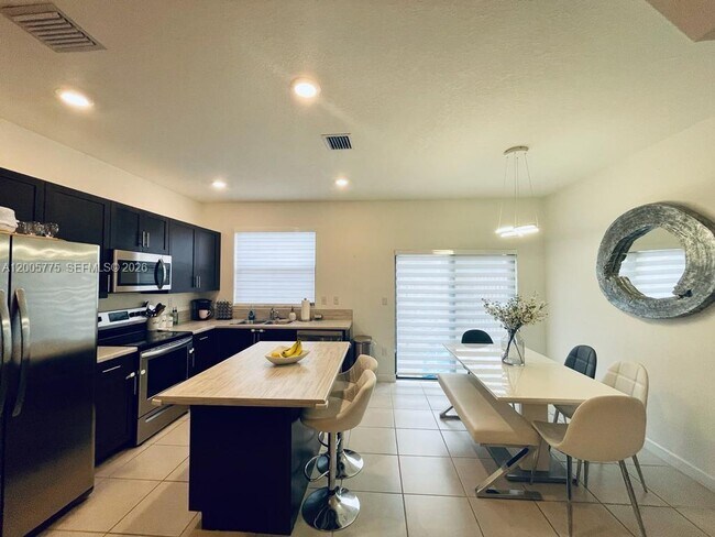 Building Photo - 784 NE 206th Terrace