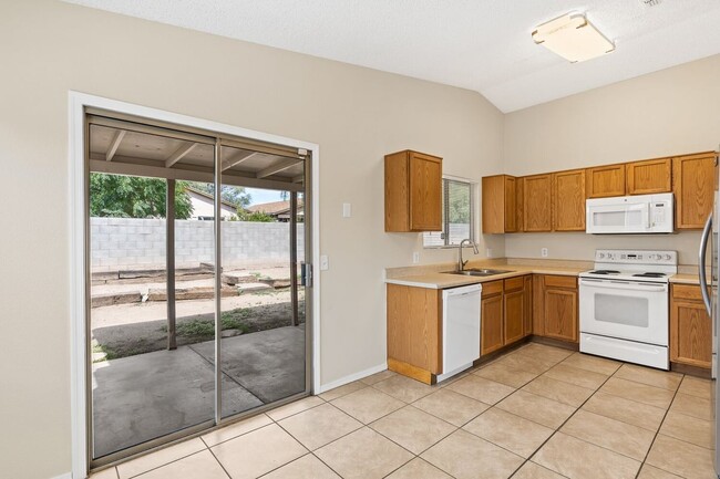 Building Photo - 6098 S Place Du Lis