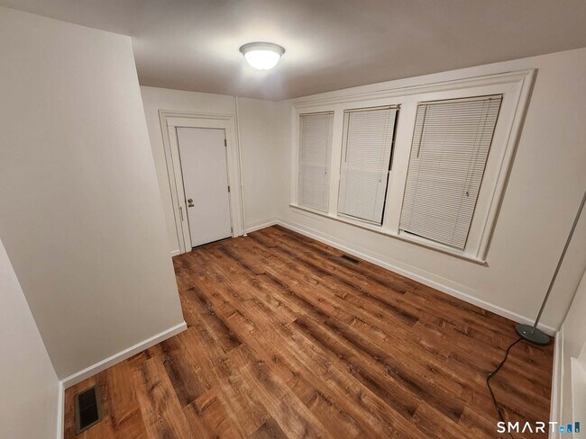 Building Photo - 143 Curtis St