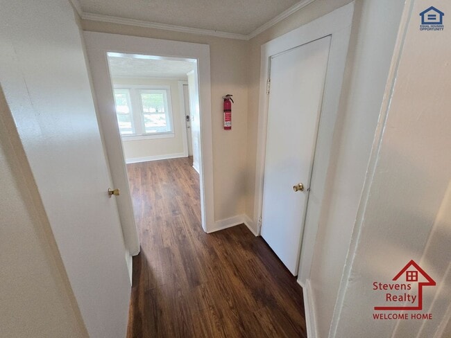 Building Photo - 1364 Crescent Dr