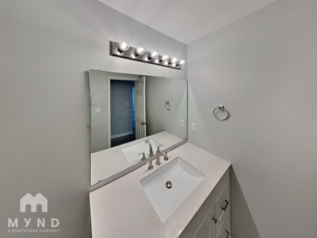 Building Photo - 15819 Herring Gull Way