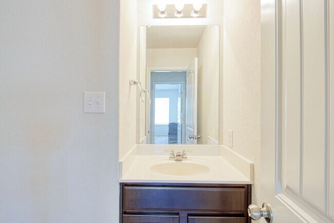 Building Photo - Kendall Brook Unit 1B