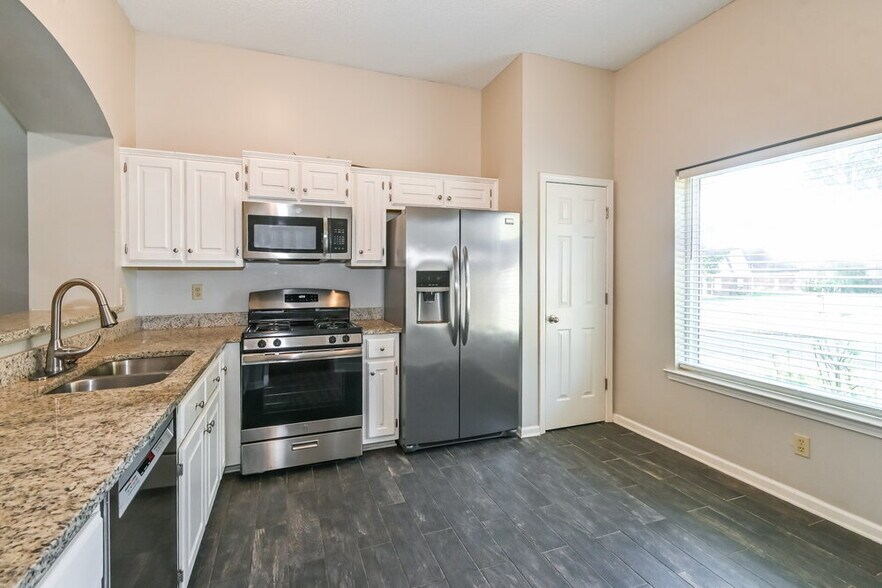 Building Photo - 5822 Michaelson Dr