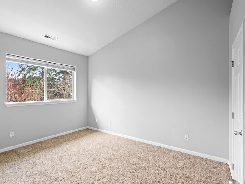 Building Photo - 14973 SW Kraft Pl
