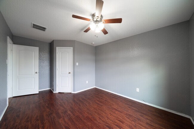 Building Photo - 9131 Canter Horse