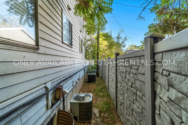 Building Photo - 131 E 500 S
