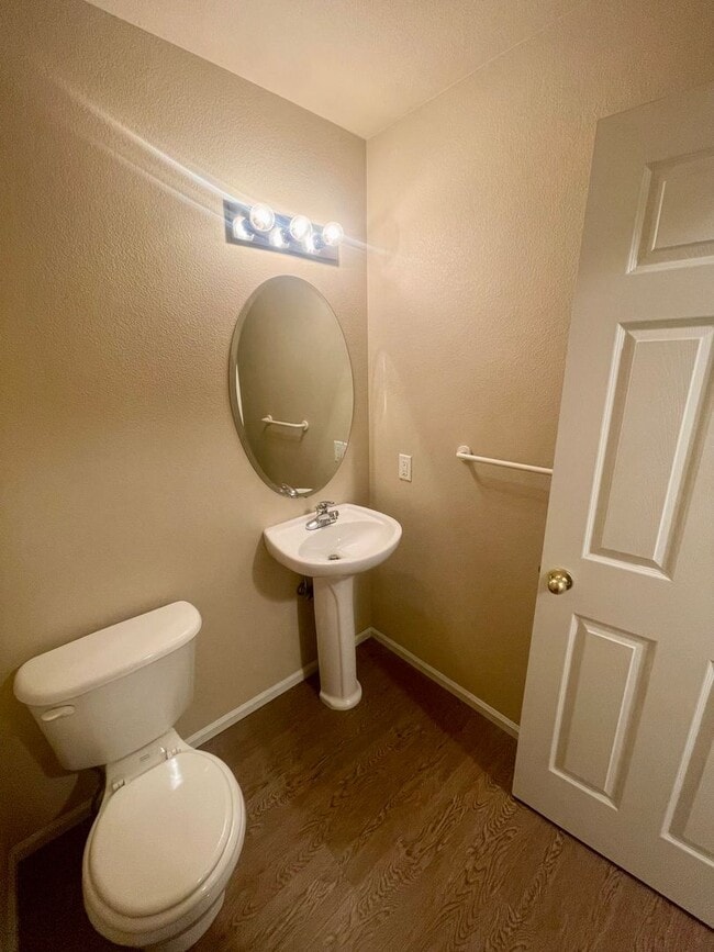 Building Photo - Amazing 3 bed, 3.5 bath Condo in Rigden Farm!