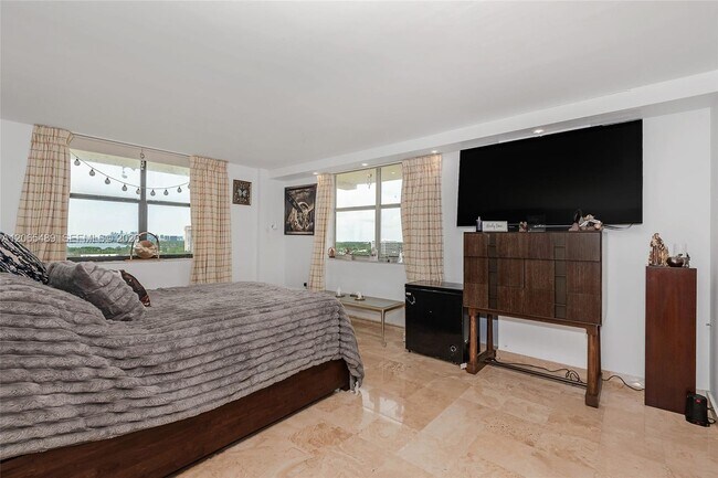 Building Photo - 11111 Biscayne Blvd
