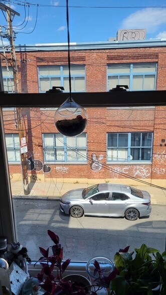 Building Photo - 12 Linden St