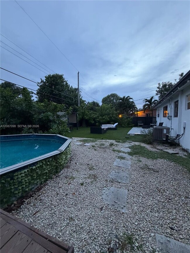 Building Photo - 1200 NW 18th Ct