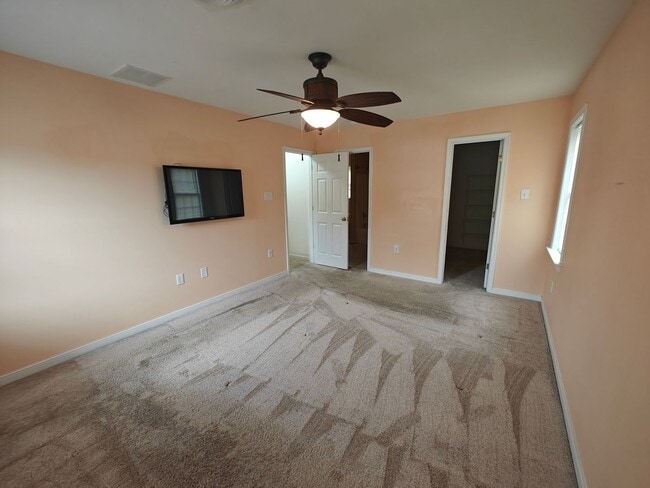 Building Photo - 5 Bedroom home in Henrico