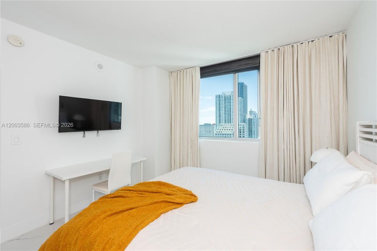 Building Photo - 500 Brickell Ave