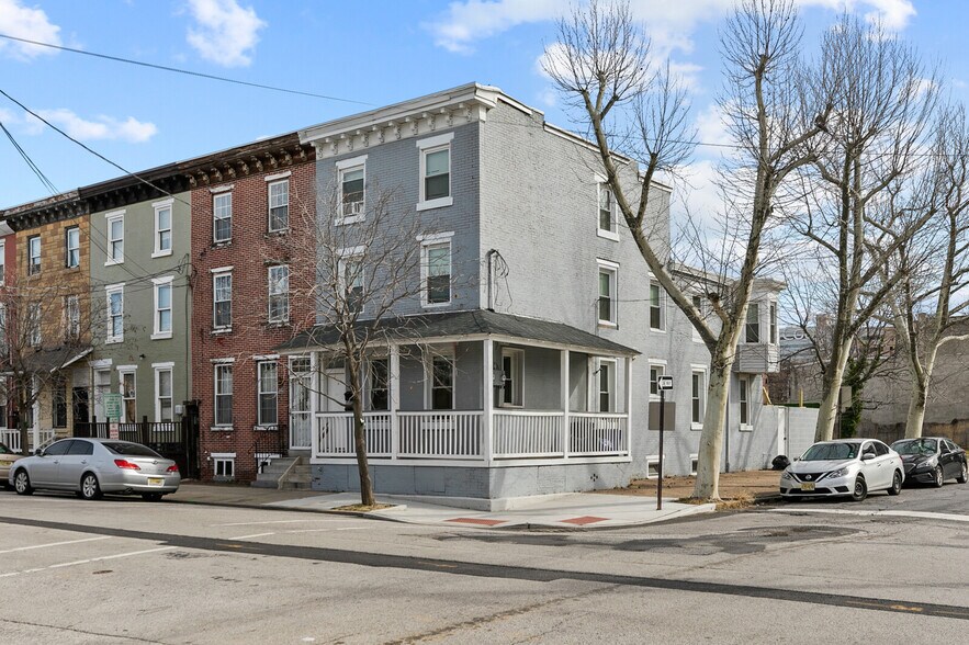 Building Photo - 322 West St